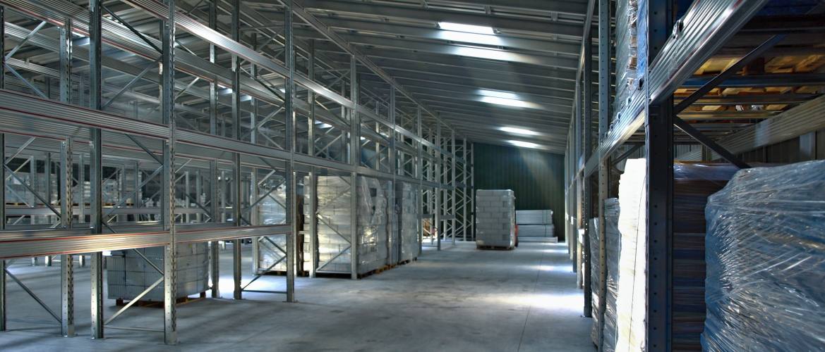 Warehouse hall with shelving racks - e-regaly.cz